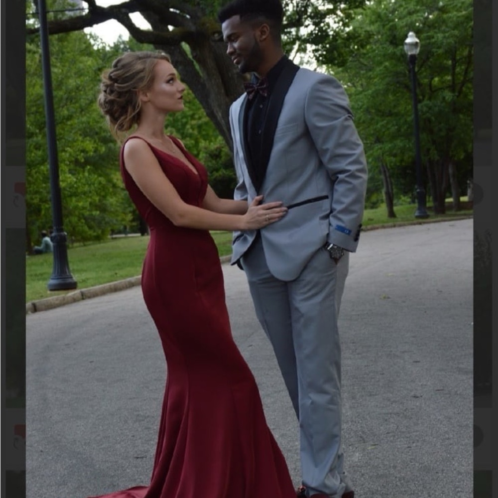 Clarisse Red V-Neck Sleeveless Prom Gown